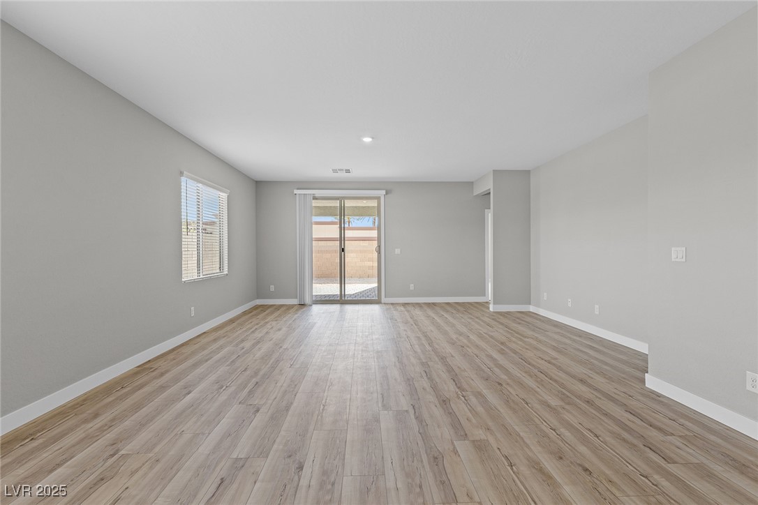 3229 Walker River Street Property Photo 5