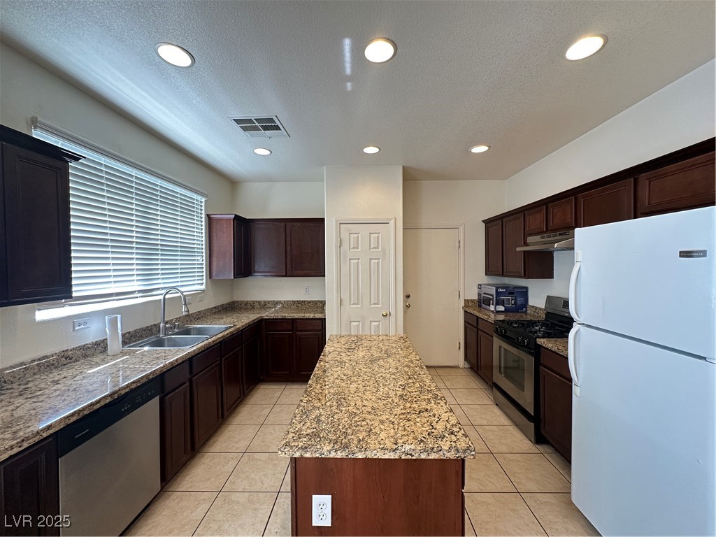 8822 Salvestrin Point Avenue Property Photo 5