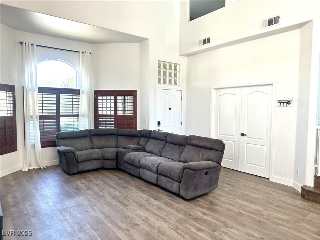2171 Fountain Springs Drive Property Photo 3