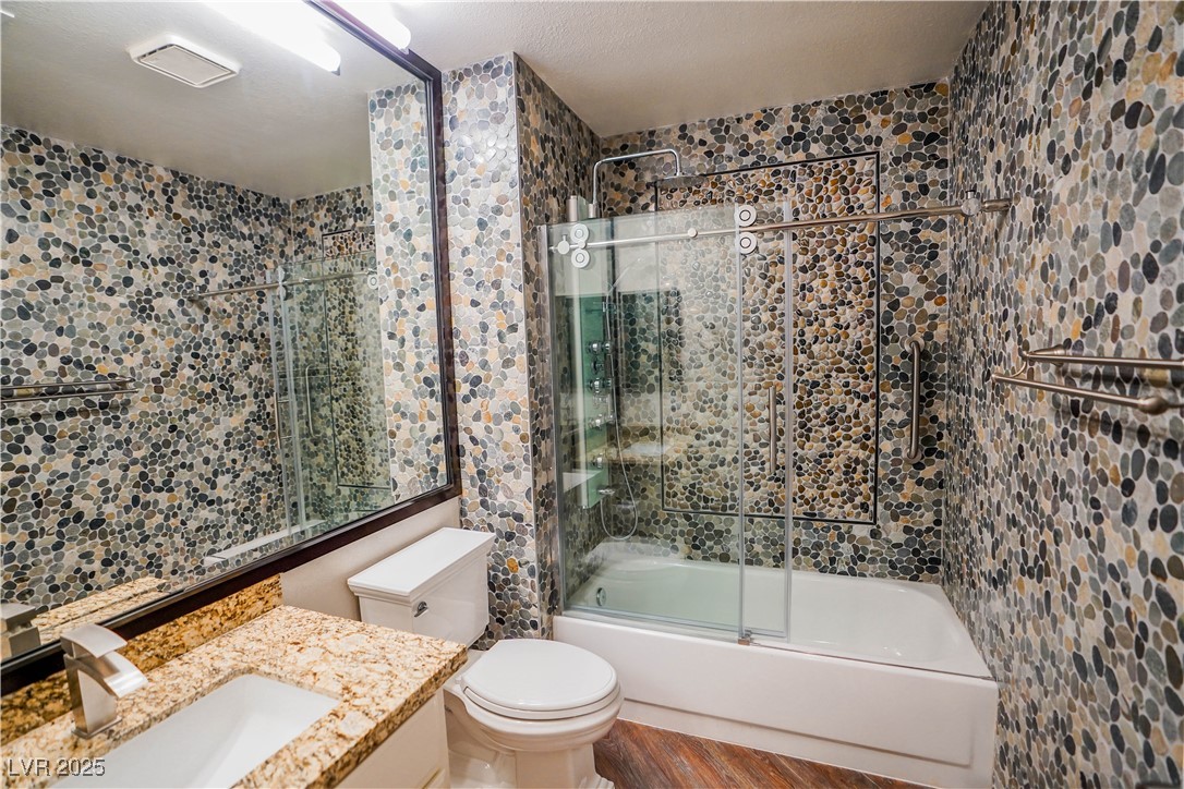 2453 Muirfield Avenue Property Photo 6