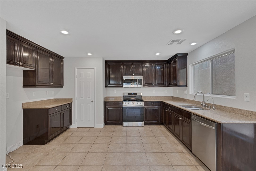 589 Brinkburn Point Avenue Property Photo 10