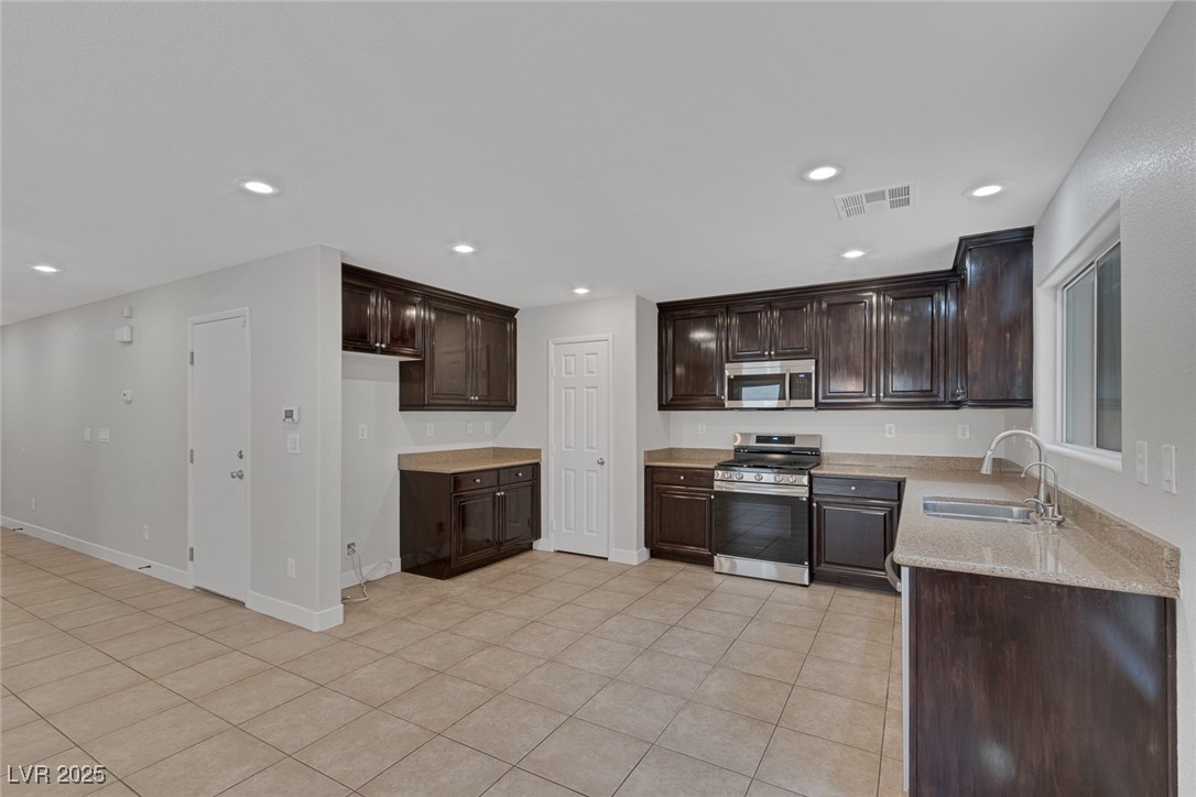 589 Brinkburn Point Avenue Property Photo 11