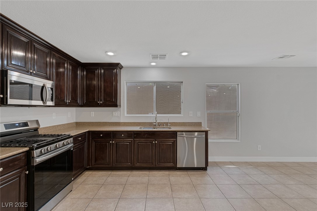 589 Brinkburn Point Avenue Property Photo 13