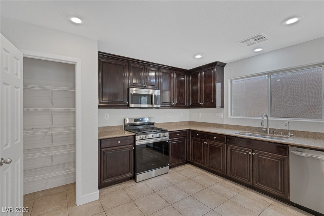 589 Brinkburn Point Avenue Property Photo 15
