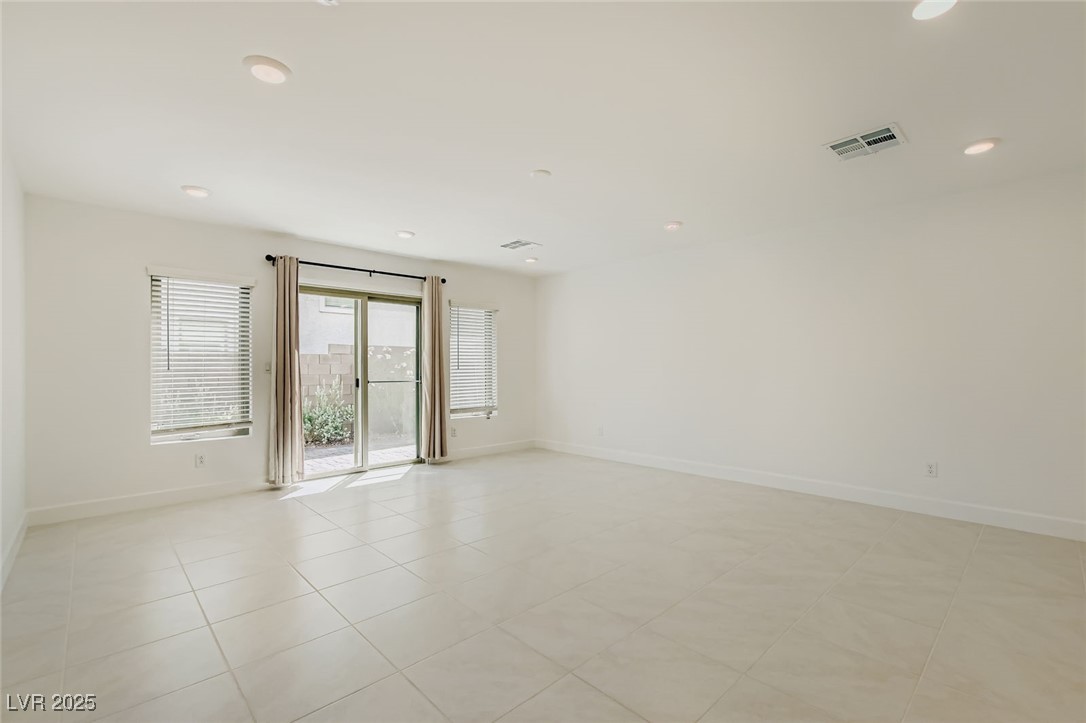 7966 Mountain Lilac Street Property Photo 5