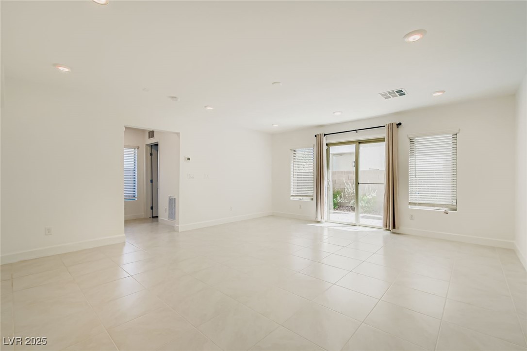 7966 Mountain Lilac Street Property Photo 6