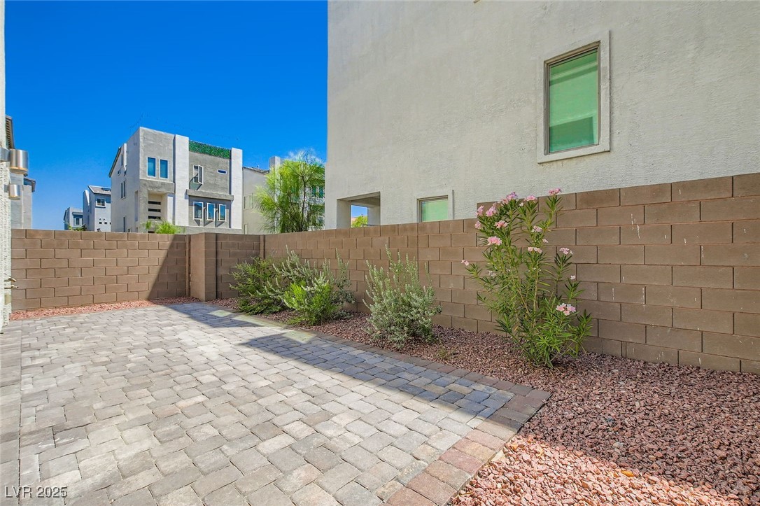7966 Mountain Lilac Street Property Photo 24