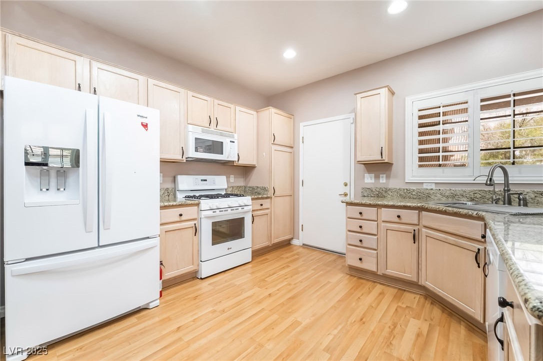 1888 High Mesa Drive Property Photo 4