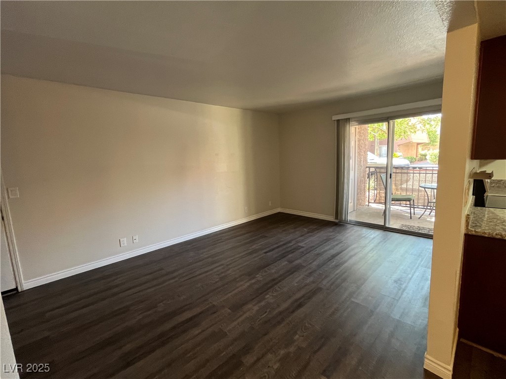 5260 River Glen Drive 259 Property Photo 6