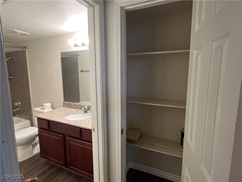 5260 River Glen Drive 259 Property Photo 17