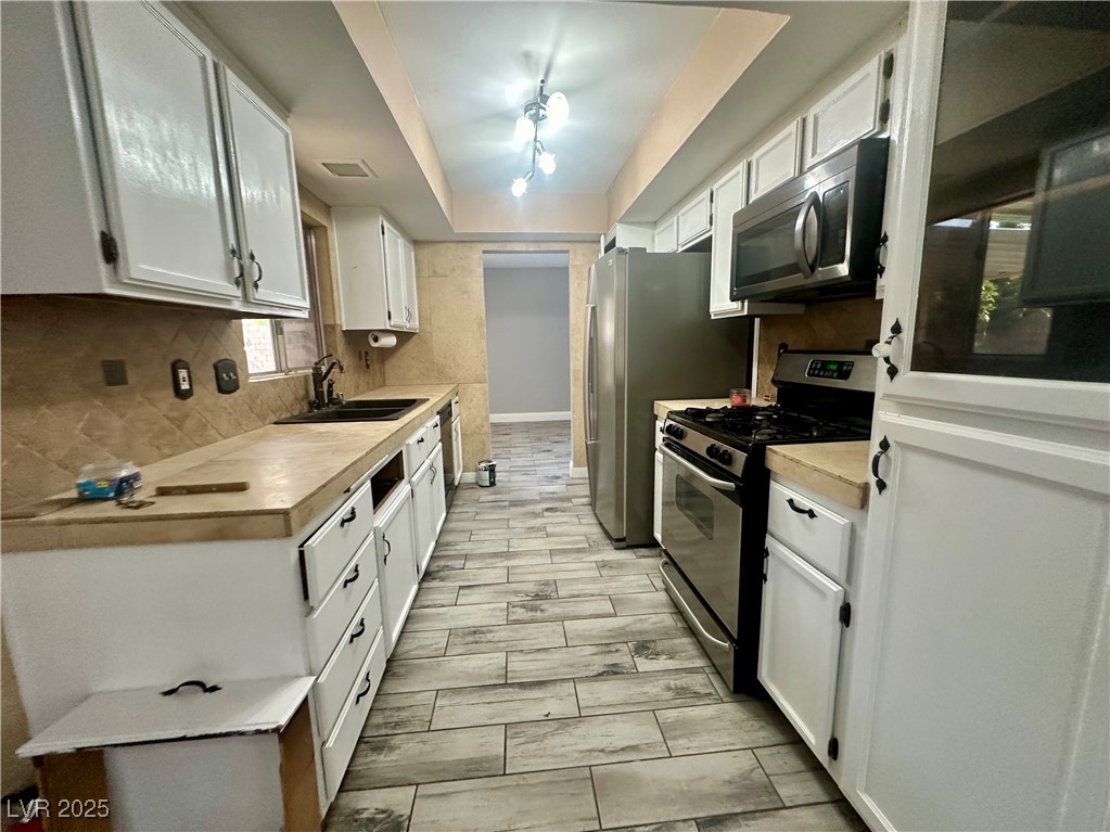 3201 Harbor Vista Street Property Photo 11