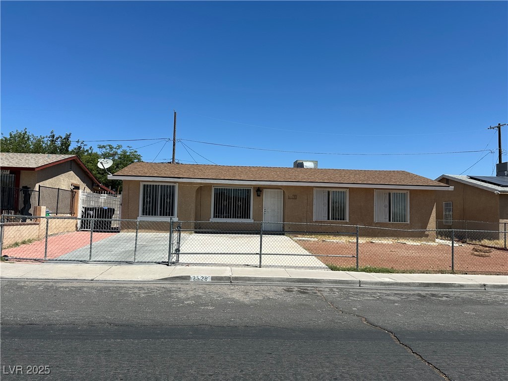 2528 East Brooks Avenue Property Photo 1