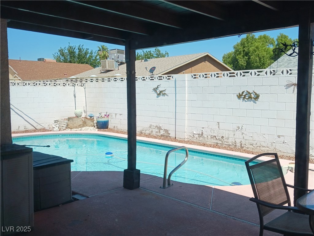 6000 Oceanside Way Property Photo 4