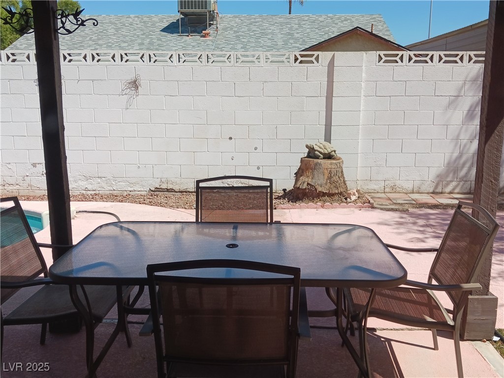 6000 Oceanside Way Property Photo 5