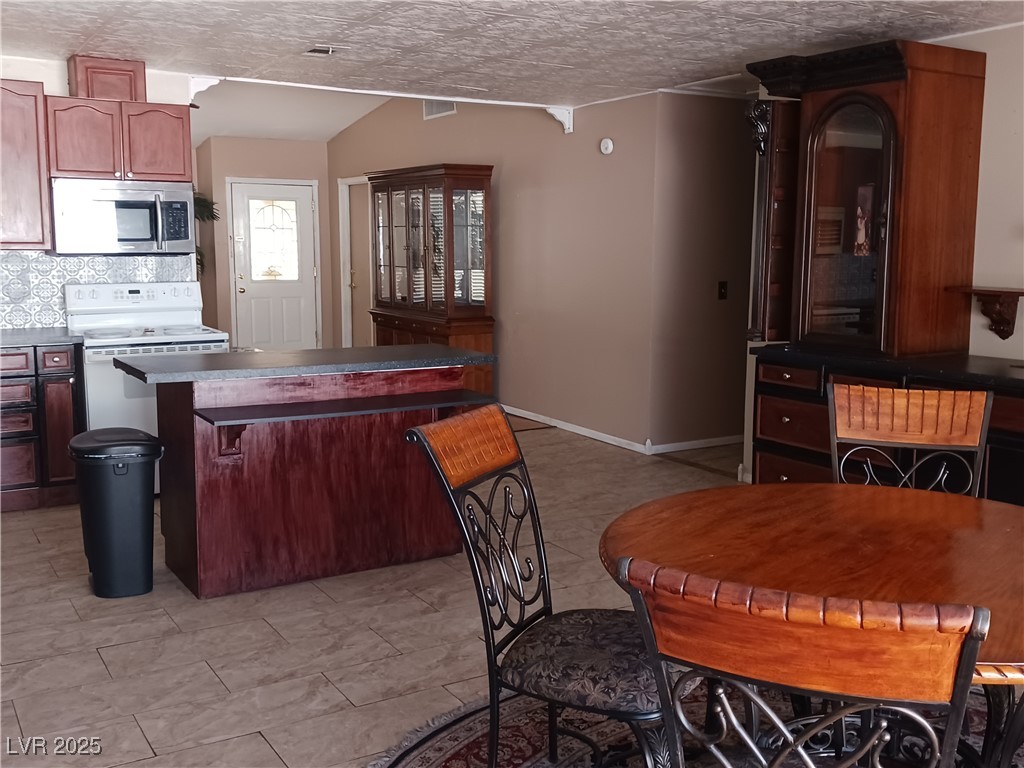 6000 Oceanside Way Property Photo 10