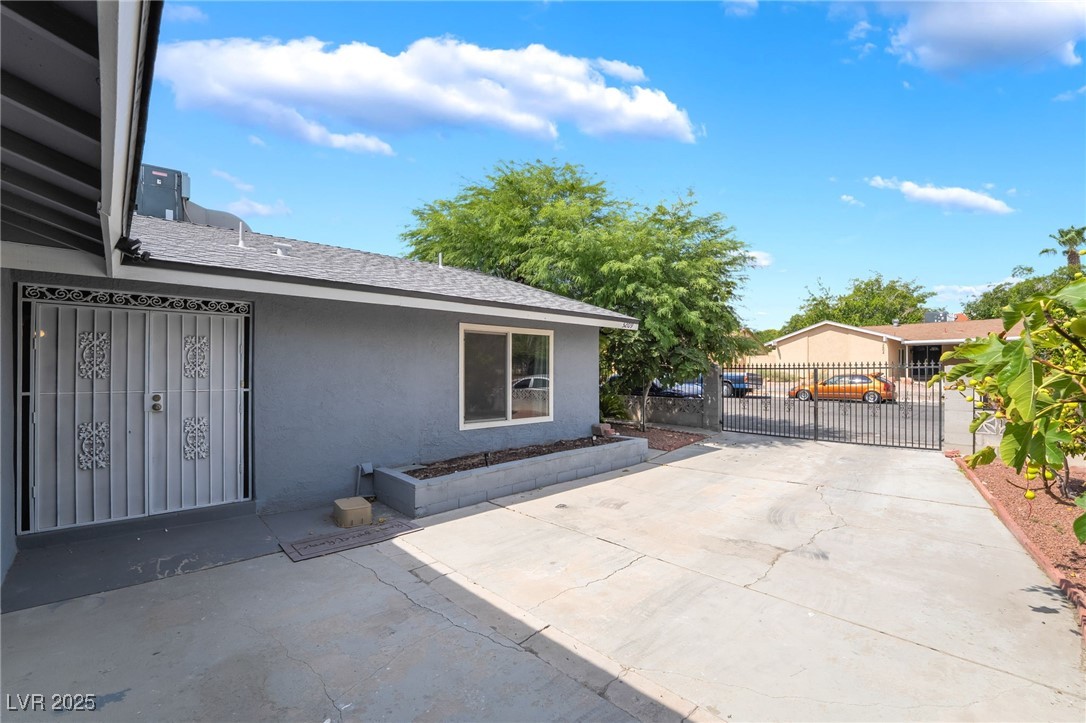 3209 Kings Way Property Photo 2