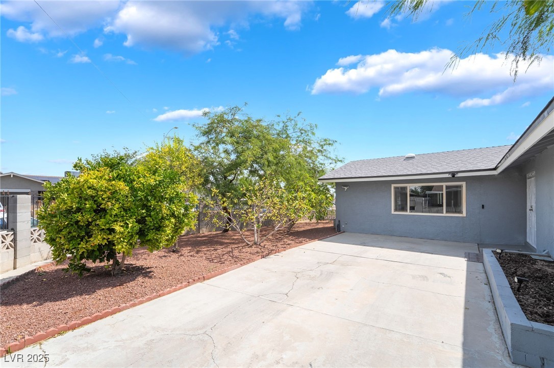 3209 Kings Way Property Photo 3