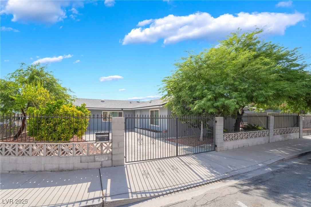 3209 Kings Way Property Photo 6