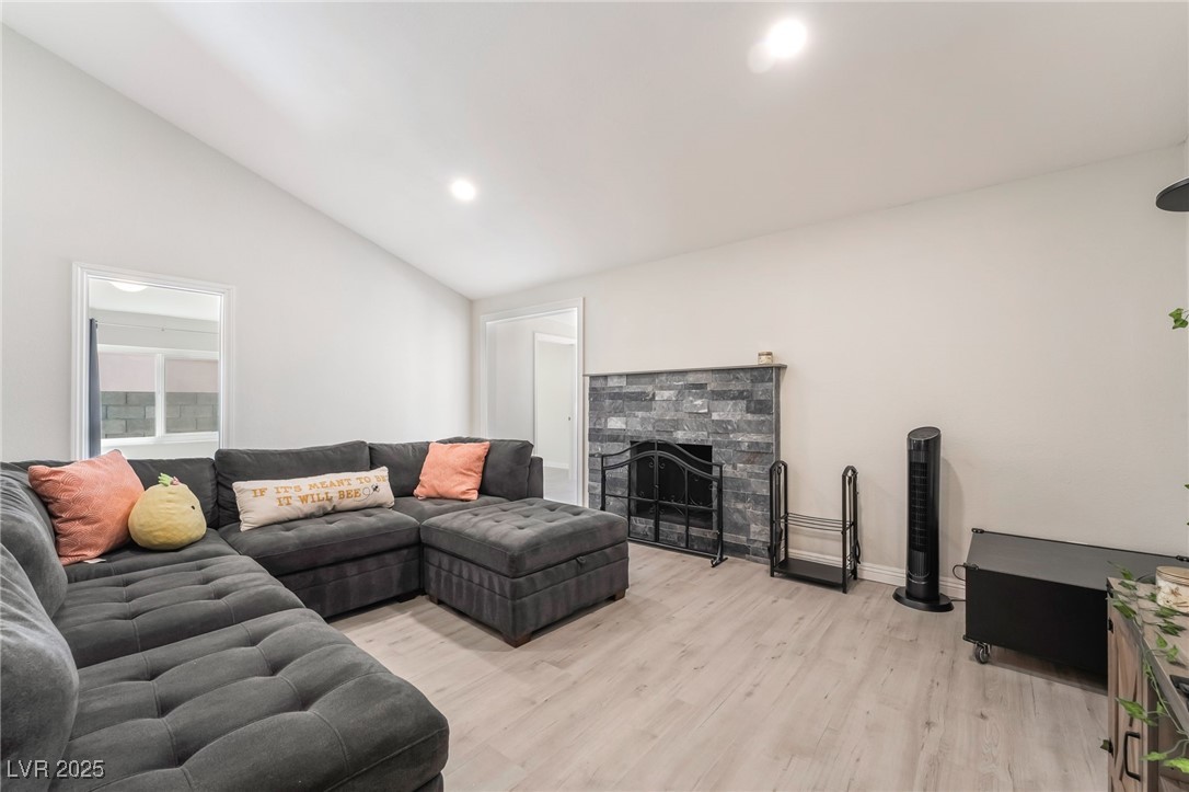 3209 Kings Way Property Photo 10