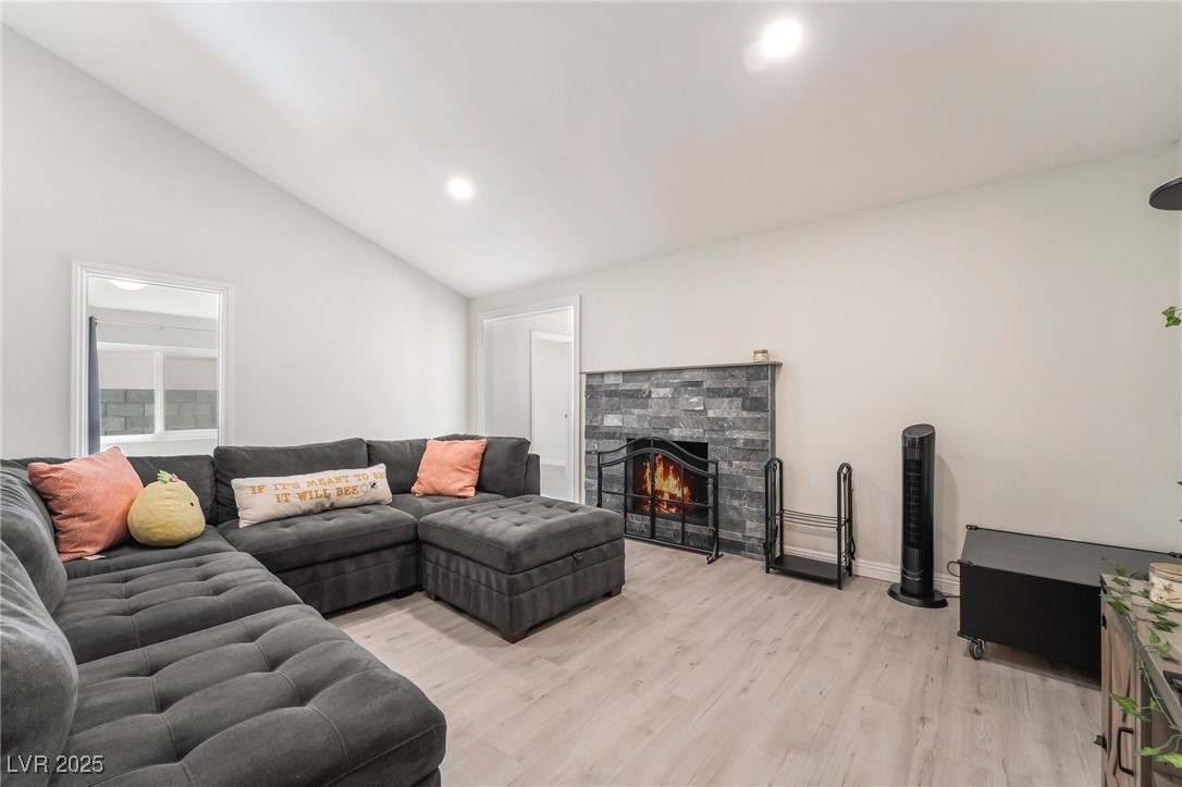 3209 Kings Way Property Photo 11