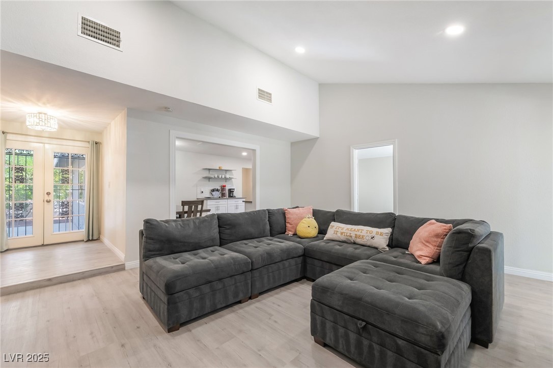 3209 Kings Way Property Photo 12