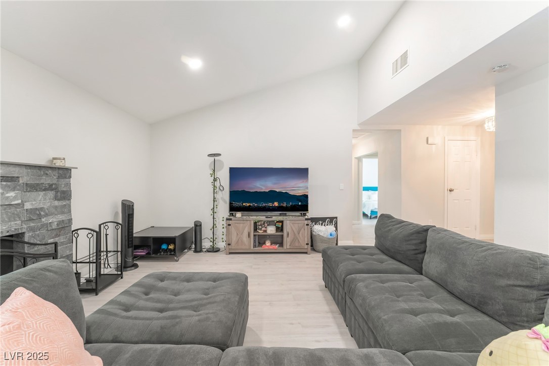 3209 Kings Way Property Photo 13