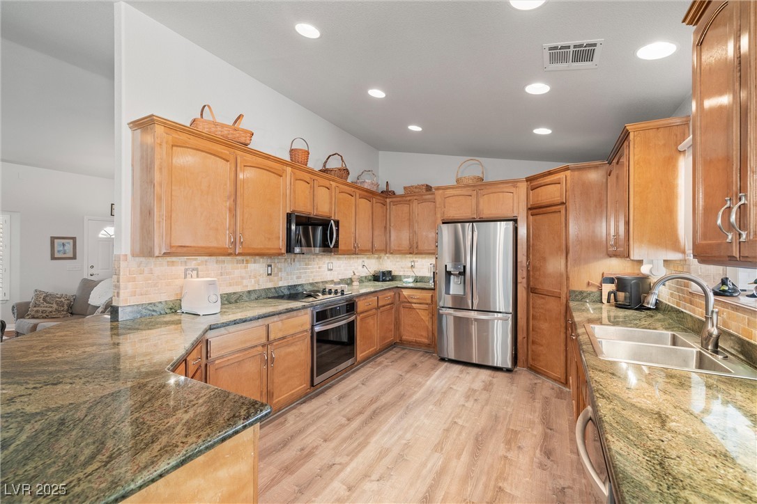 5481 Fernwood Court Property Photo 11