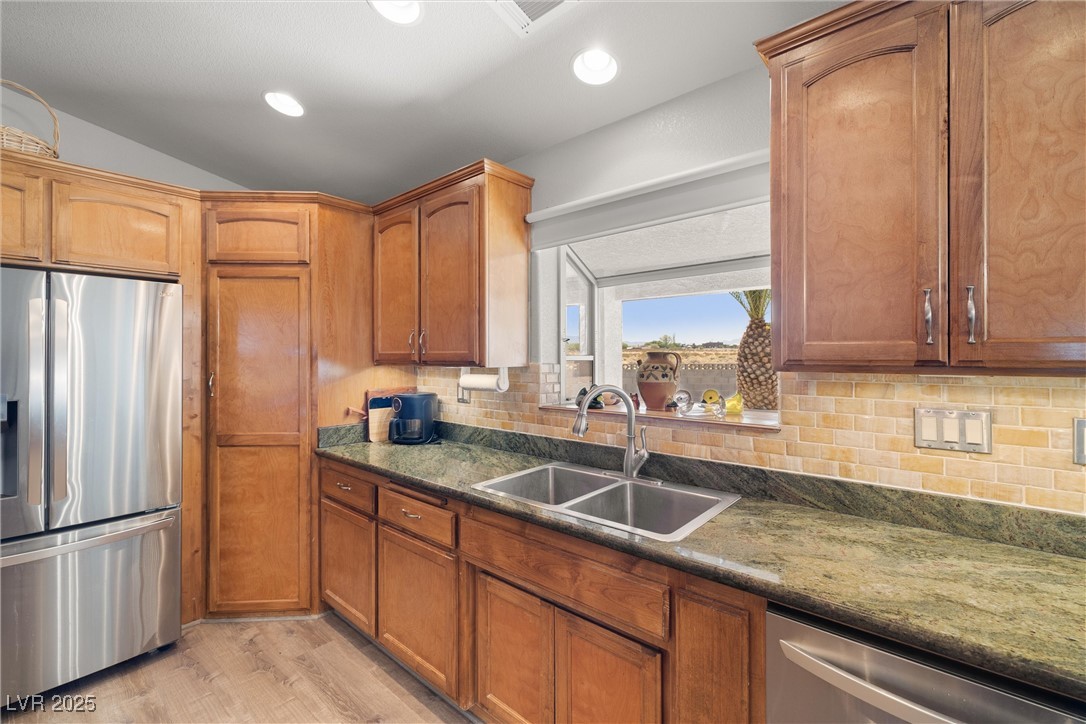 5481 Fernwood Court Property Photo 12