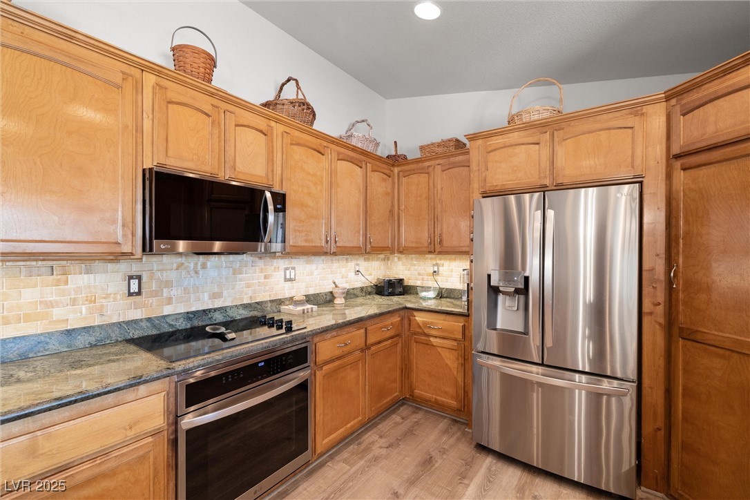 5481 Fernwood Court Property Photo 13