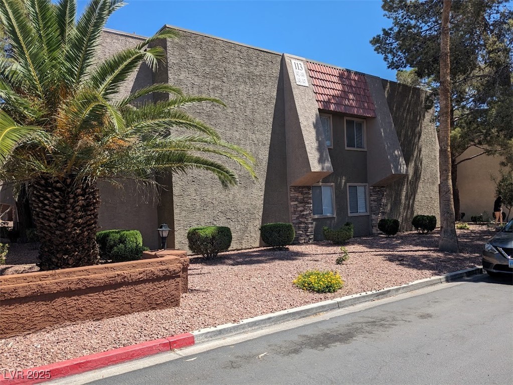 5044 River Glen Drive 142 Property Photo 1