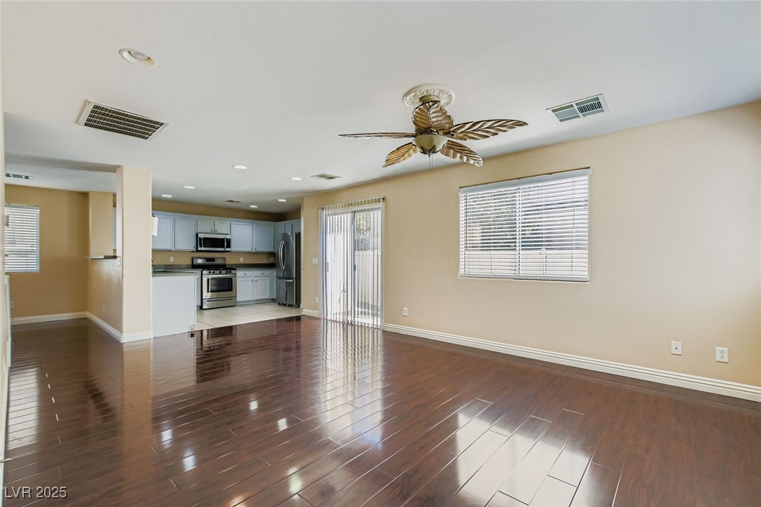 5986 Ambleshire Avenue Property Photo 5