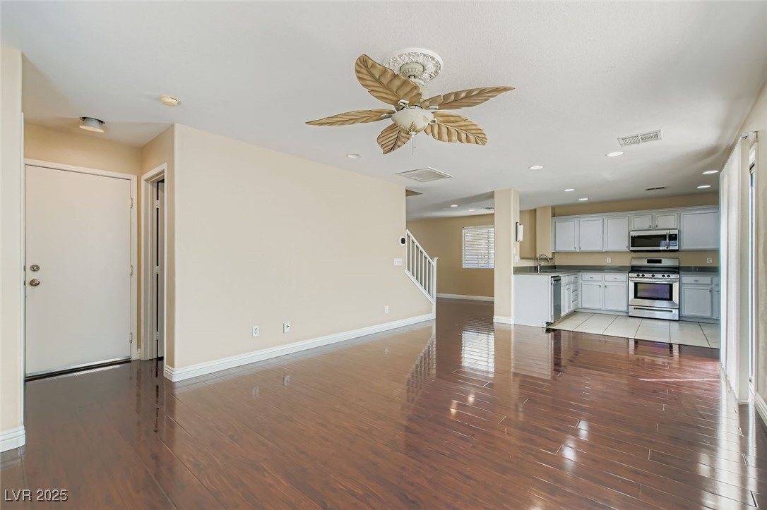 5986 Ambleshire Avenue Property Photo 6