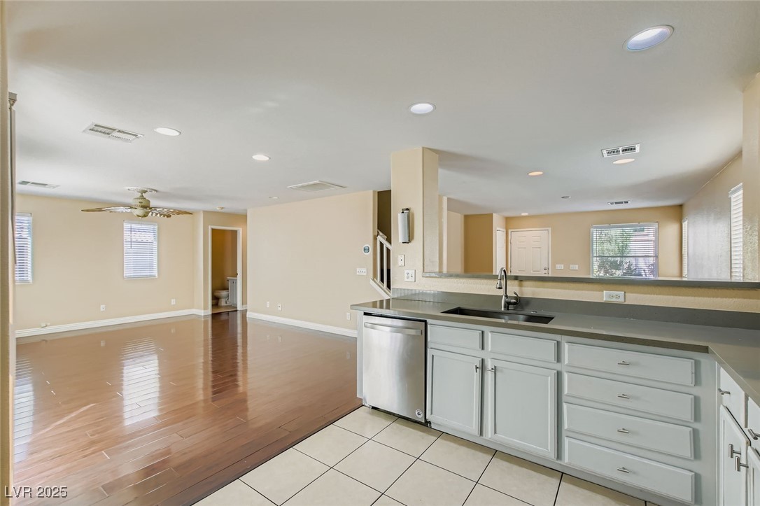 5986 Ambleshire Avenue Property Photo 9