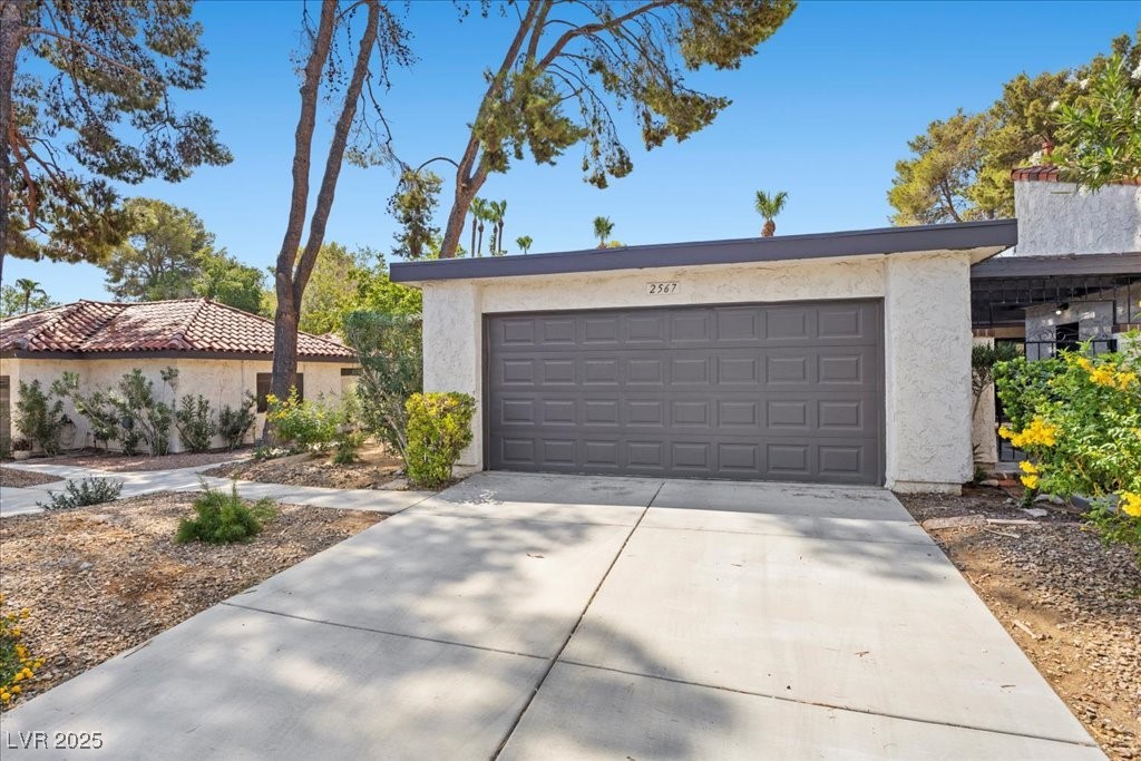 2567 Pera Circle Property Photo 2