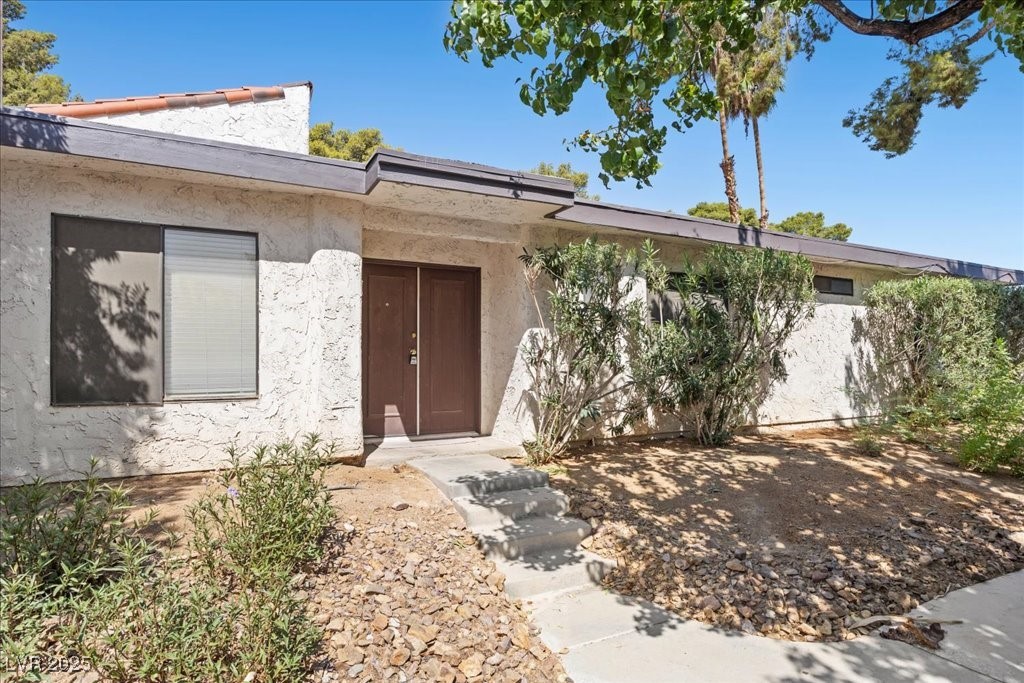 2567 Pera Circle Property Photo 3