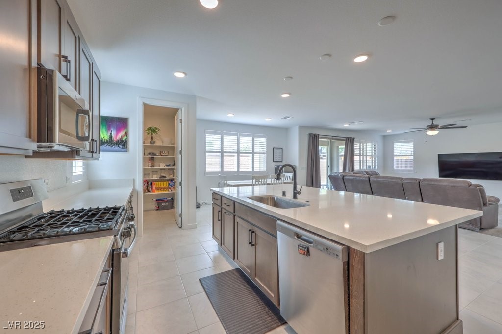 6923 Desert Finch Street Property Photo 14