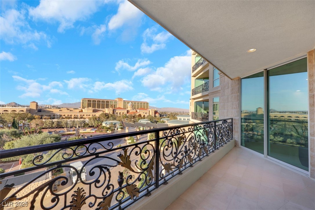 9103 Alta Drive 404 Property Photo 13