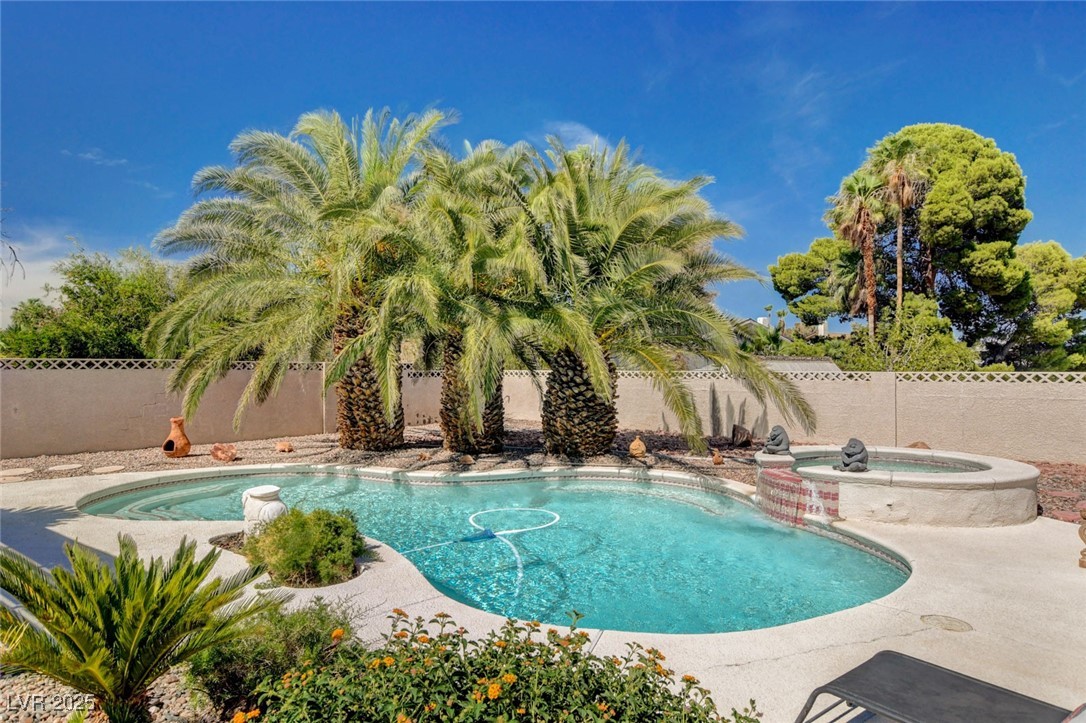 1909 Oakleaf Lane Property Photo 1