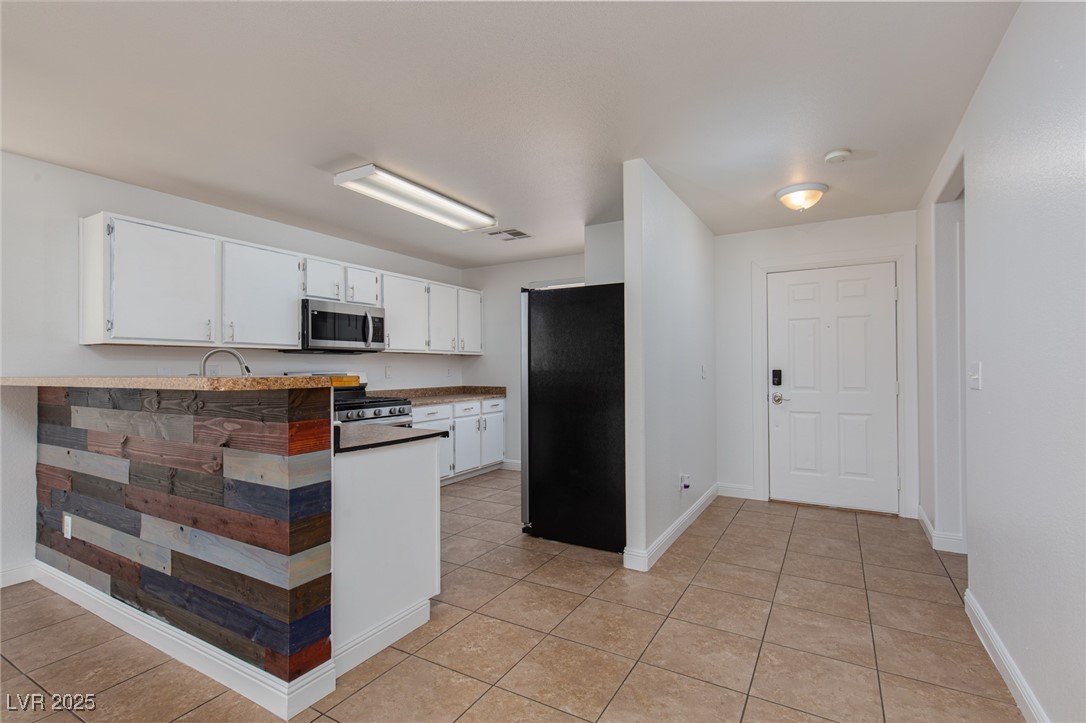 648 Carlos Julio Avenue Property Photo 5