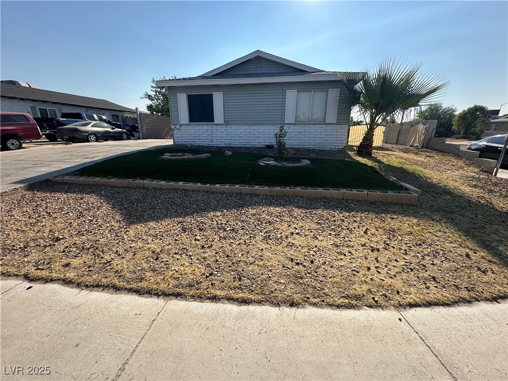 2405 Valparaiso Street Property Photo 2