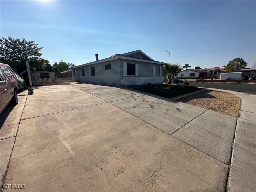 2405 Valparaiso Street Property Photo 3