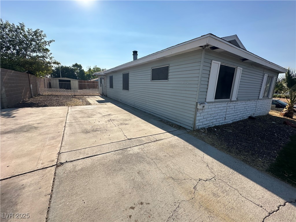 2405 Valparaiso Street Property Photo 4