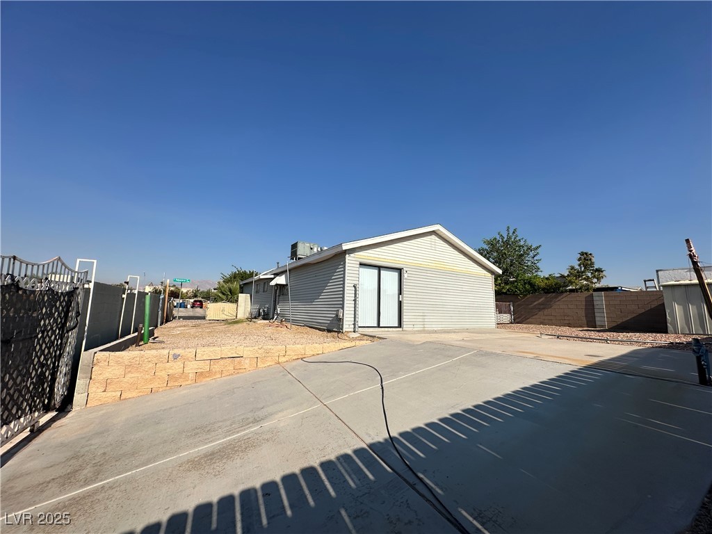 2405 Valparaiso Street Property Photo 26