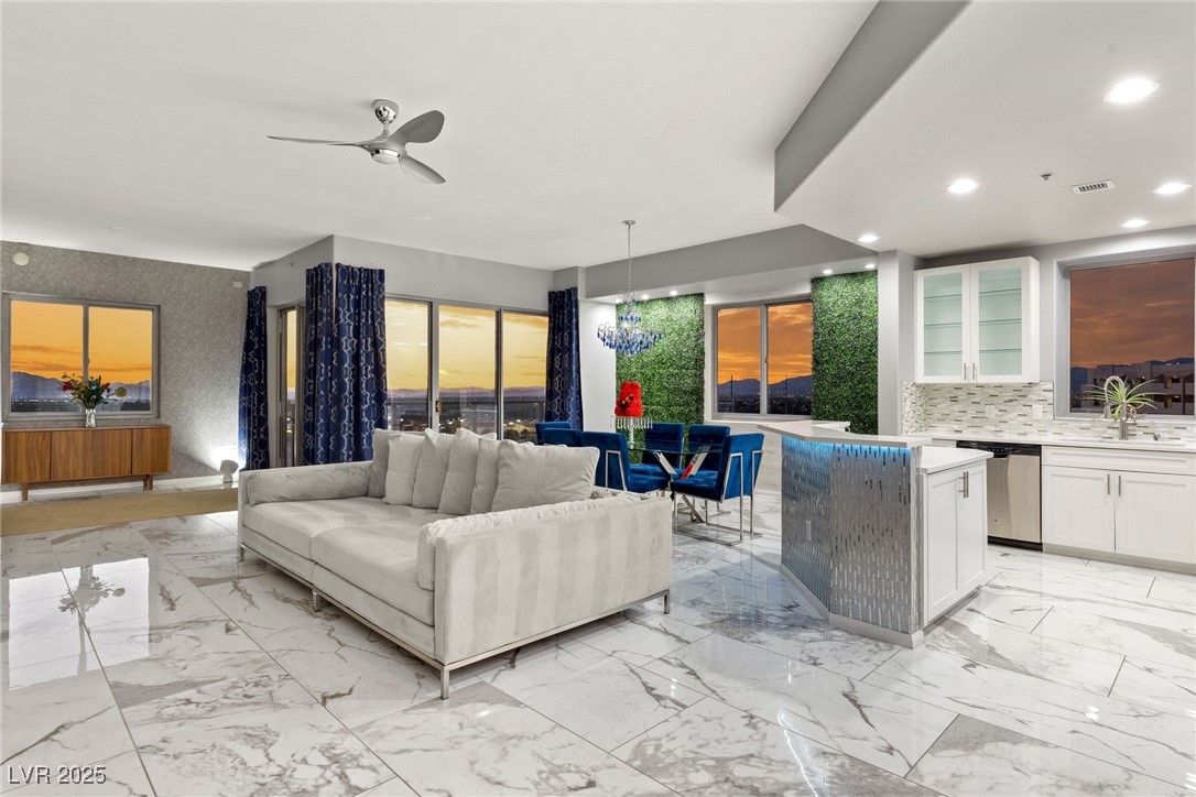 8255 South Las Vegas Boulevard 913 Property Photo 1