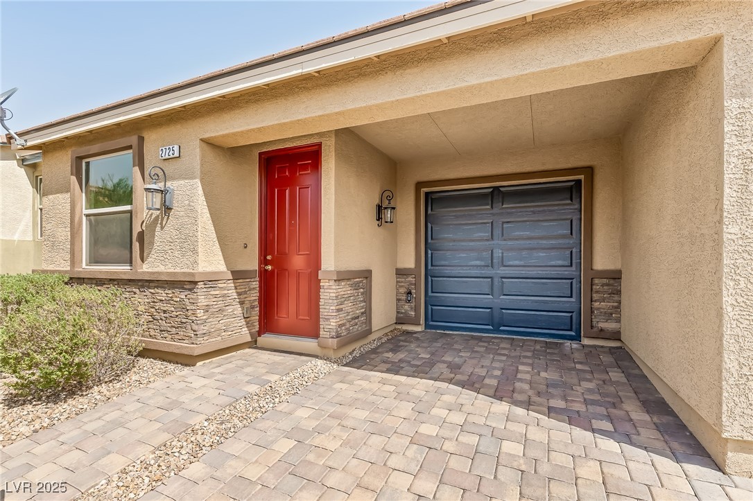 2725 Beacon Rock Drive Property Photo 1