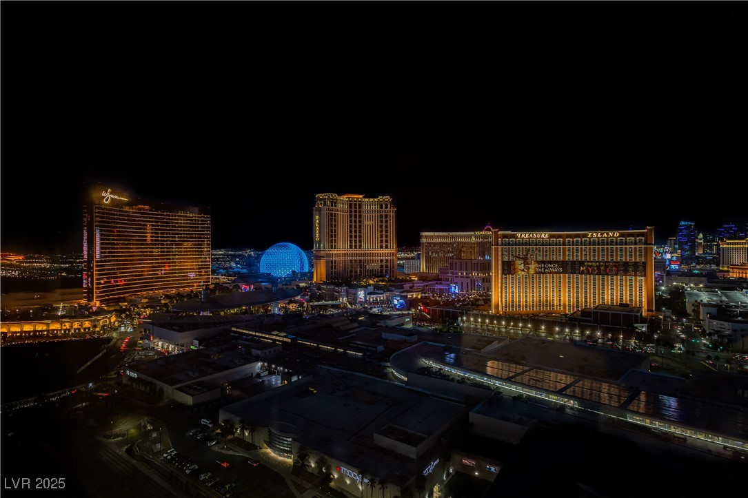 2000 Fashion Show Drive 3526 Property Photo 2