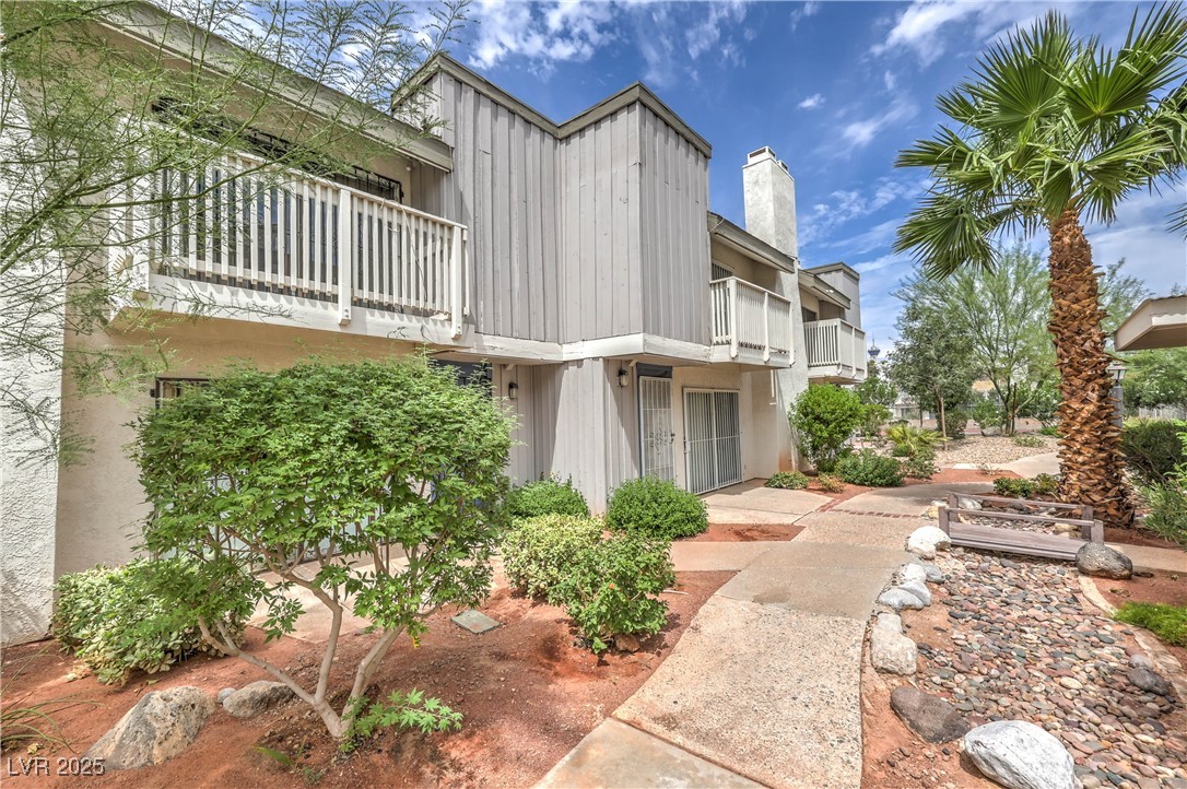 576 Willow Green Drive Property Photo 3