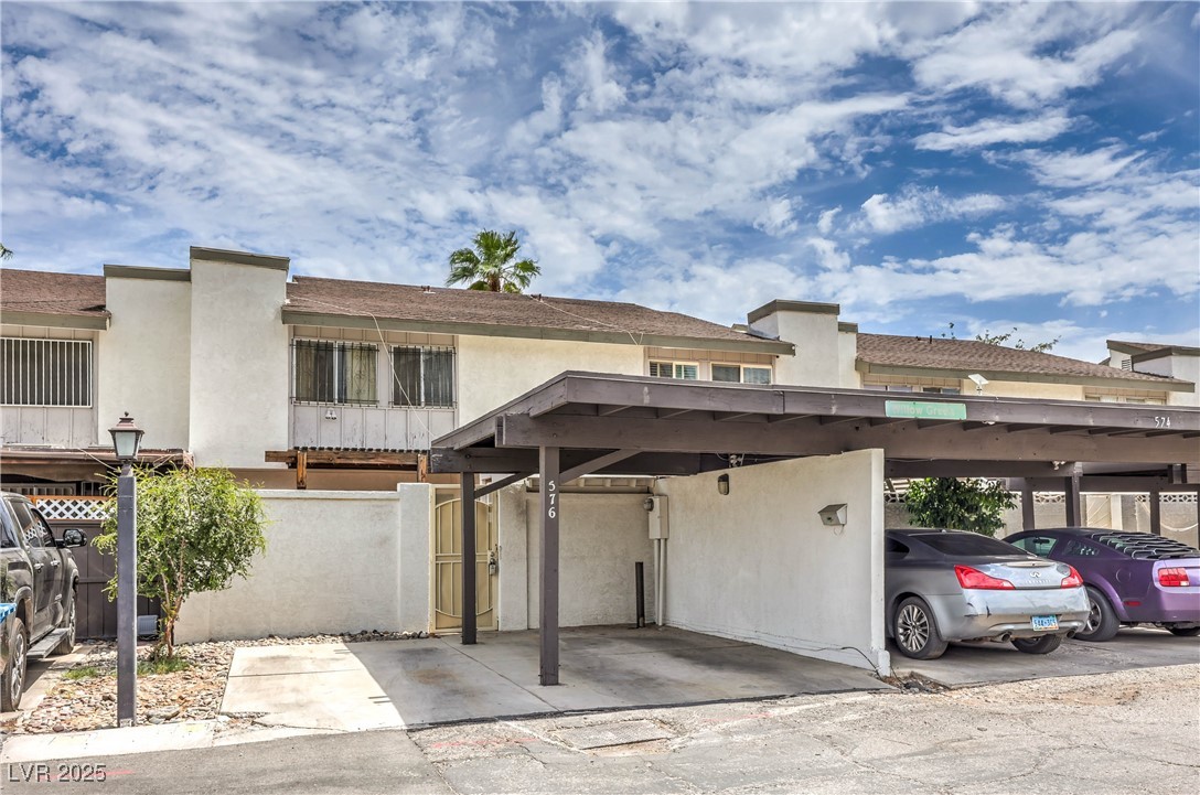 576 Willow Green Drive Property Photo 4