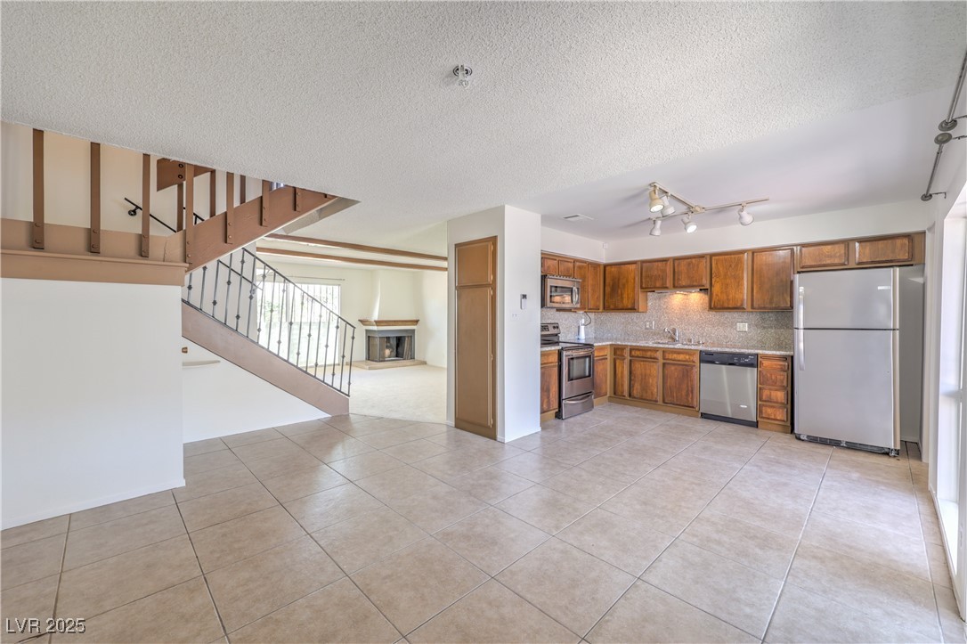 576 Willow Green Drive Property Photo 5