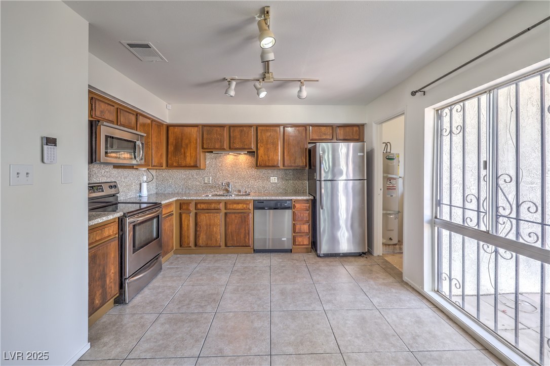 576 Willow Green Drive Property Photo 11